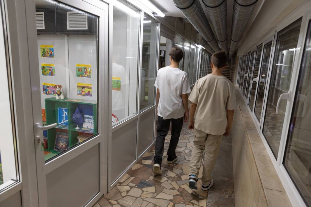 Füze saldırılarının gölgesinde yeni eğitim yılı: Ukrayna'da ilk ders zili metroda çaldı 33